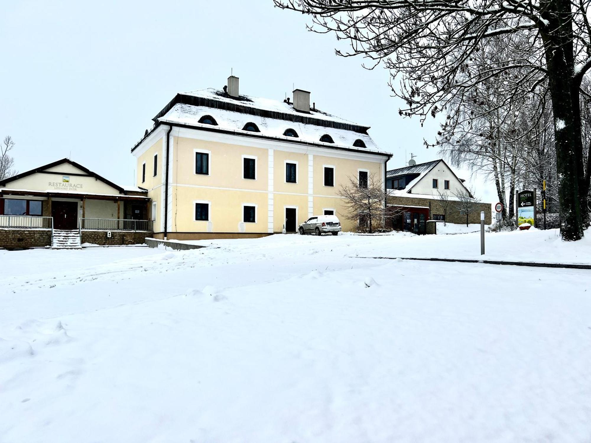 Resort Lisensky Dvur Sněžné Extérieur photo